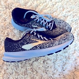 Brooks Launch 6 size 8.5.